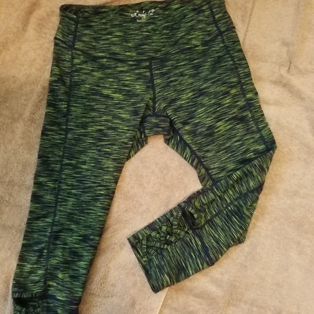 Cute Lady 12 Seahawks Cropped Leggings, Size Small